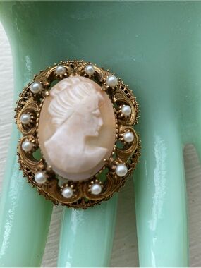 Vintage Florenza Shell Cameo Faux Pearl Frame Brooch Pendant